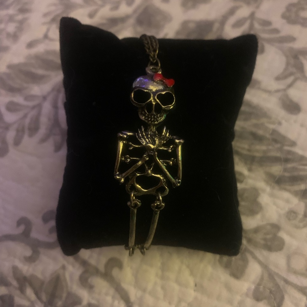 Cute skull wrist apparel. This bracelet will get you plenty of compliments!